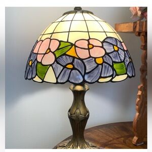 LAST ONE!! Tiffany stained glass style lamp (bulb is not included)